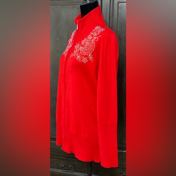 Questions red zipped up sweater cardigan. Size L - Picture 2 of 11